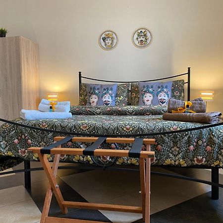 B & B Jasmine Santa Teresa Di Riva Eksteriør billede