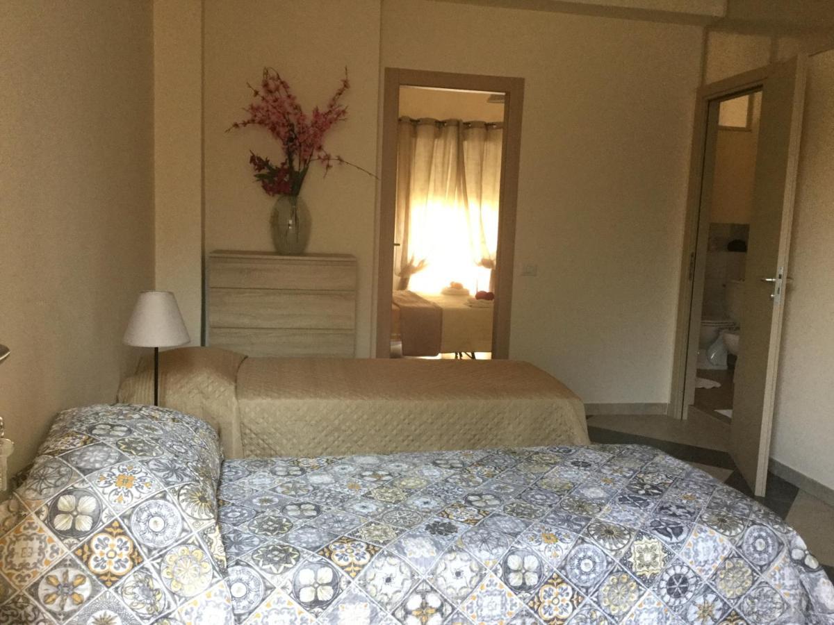 B & B Jasmine Santa Teresa Di Riva Eksteriør billede