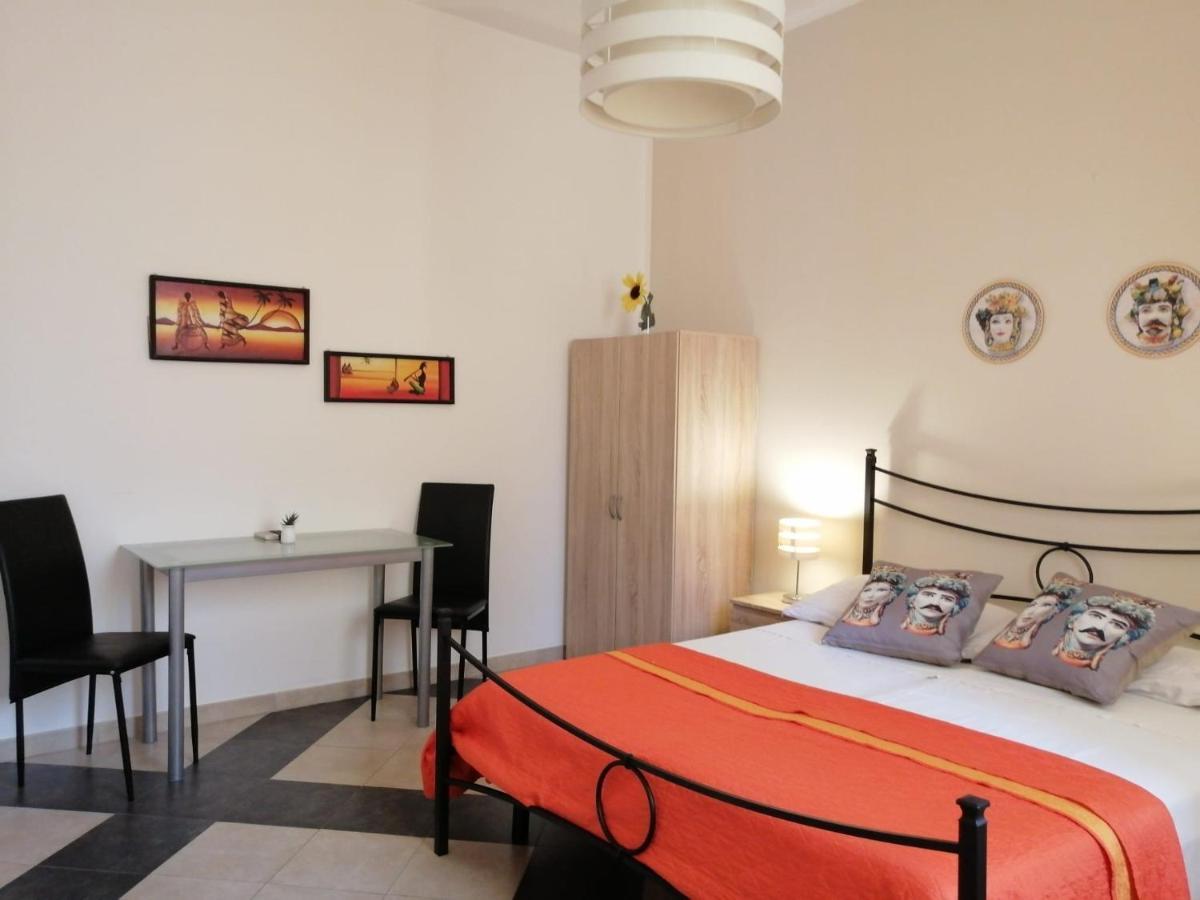 B & B Jasmine Santa Teresa Di Riva Eksteriør billede