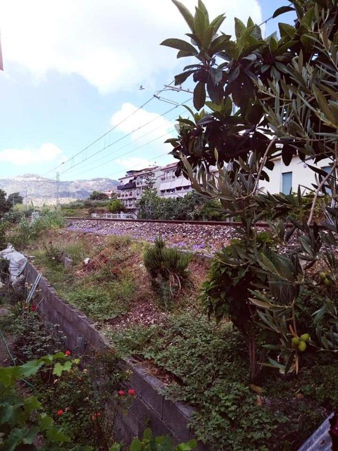 B & B Jasmine Santa Teresa Di Riva Eksteriør billede