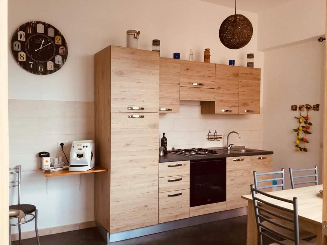 B & B Jasmine Santa Teresa Di Riva Eksteriør billede