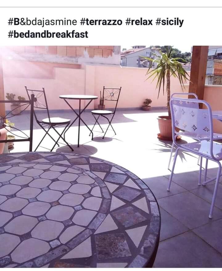 B & B Jasmine Santa Teresa Di Riva Eksteriør billede