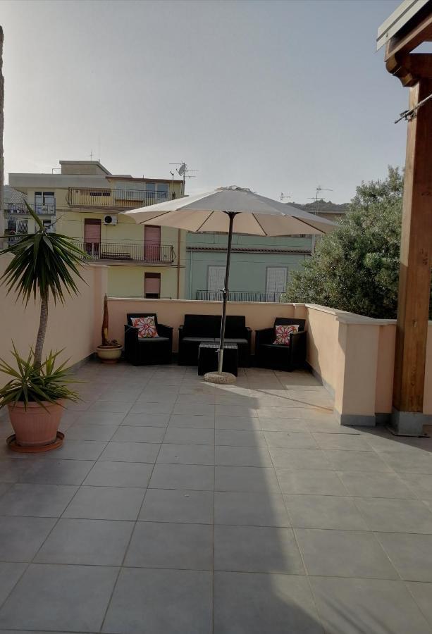 B & B Jasmine Santa Teresa Di Riva Eksteriør billede