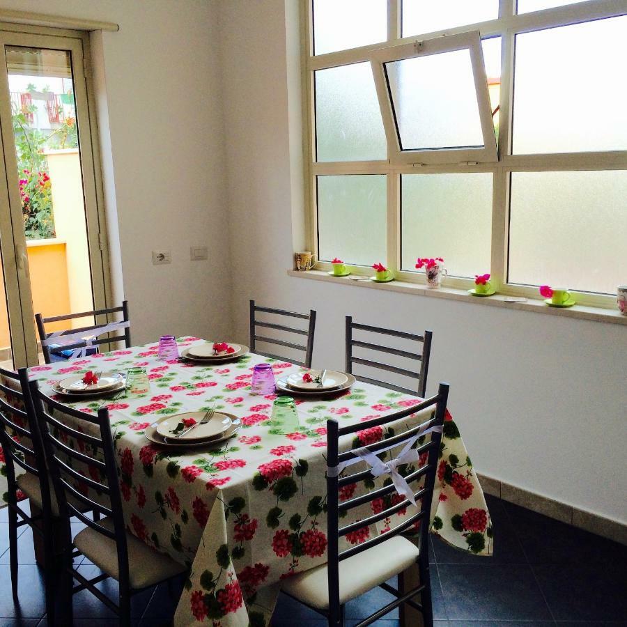 B & B Jasmine Santa Teresa Di Riva Eksteriør billede